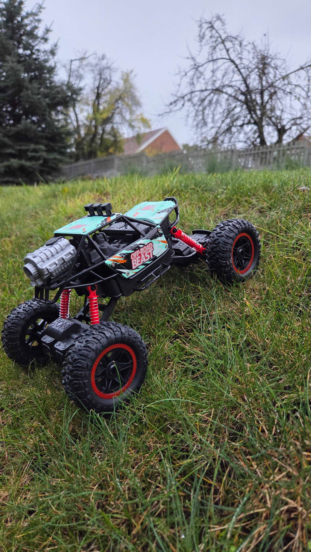 OFF ROAD BEAST – Samochód Zdalnie Sterowany z Dymem i LED