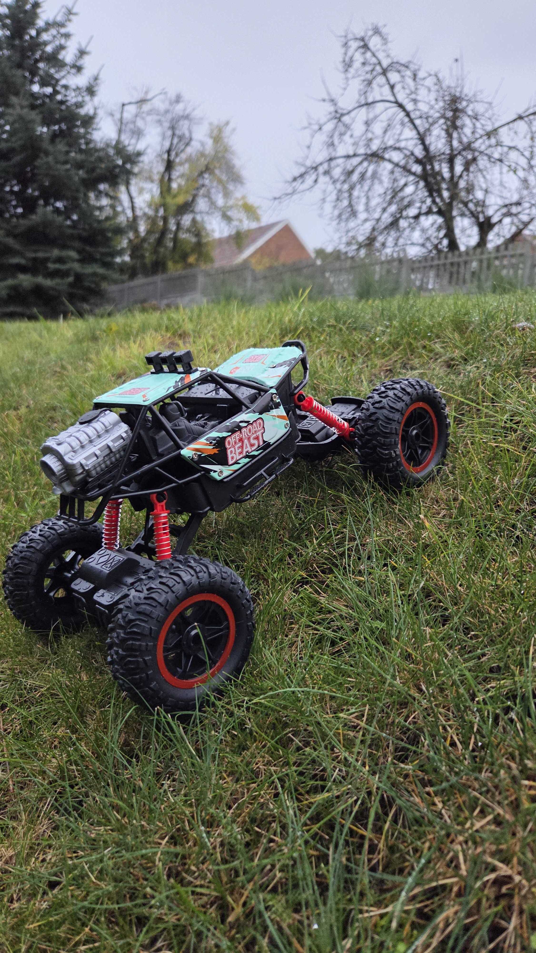 OFF ROAD BEAST – Samochód Zdalnie Sterowany z Dymem i LED